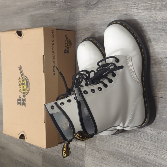 Dr. Martens - Picture 5 of 11